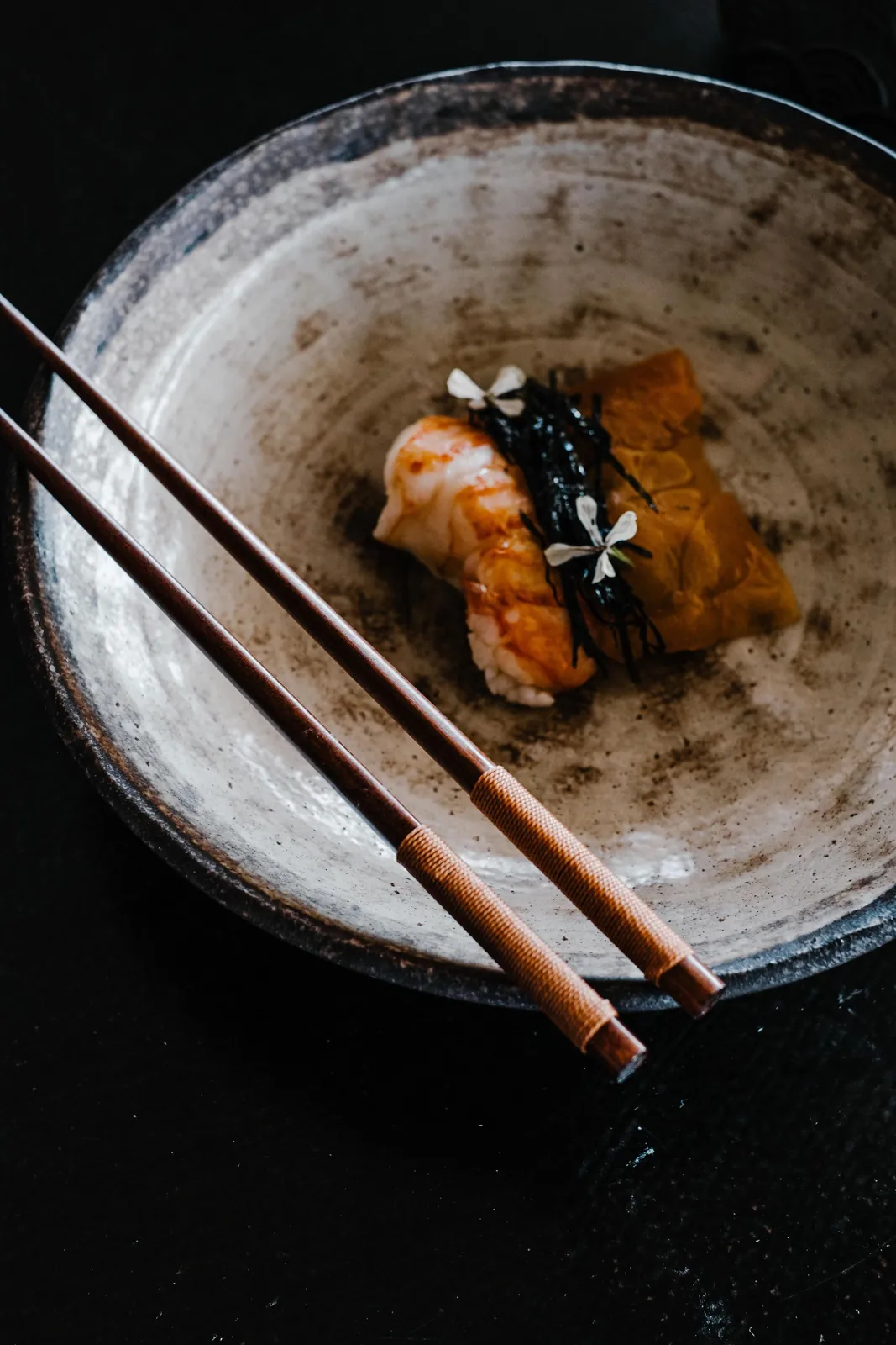 炭火で焼いた魚料理