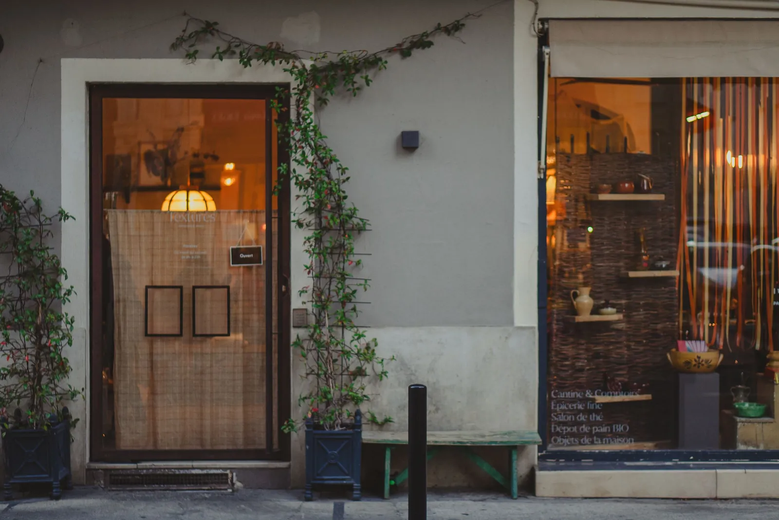 店の外観
