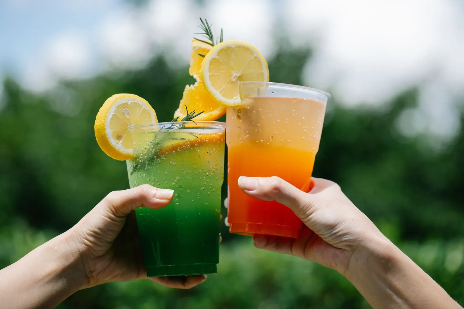 カラフルなドリンクで乾杯