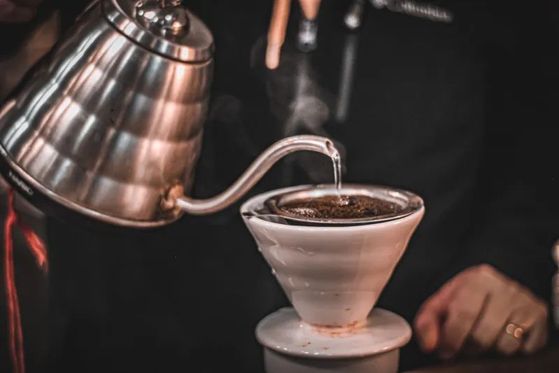 ドリップ中のコーヒー